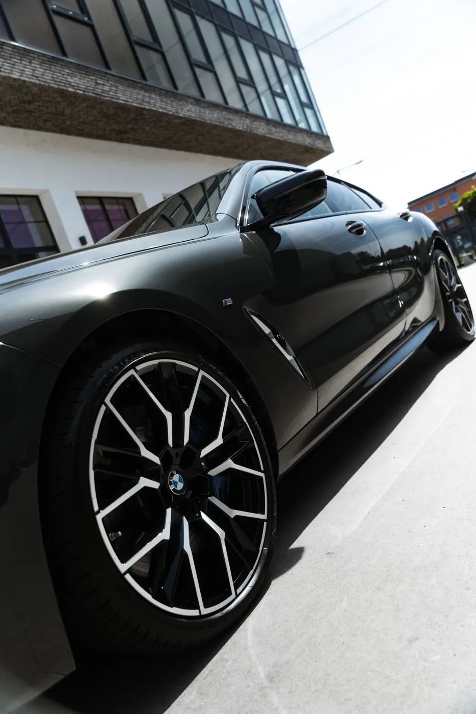 BMW 850i - asset 18