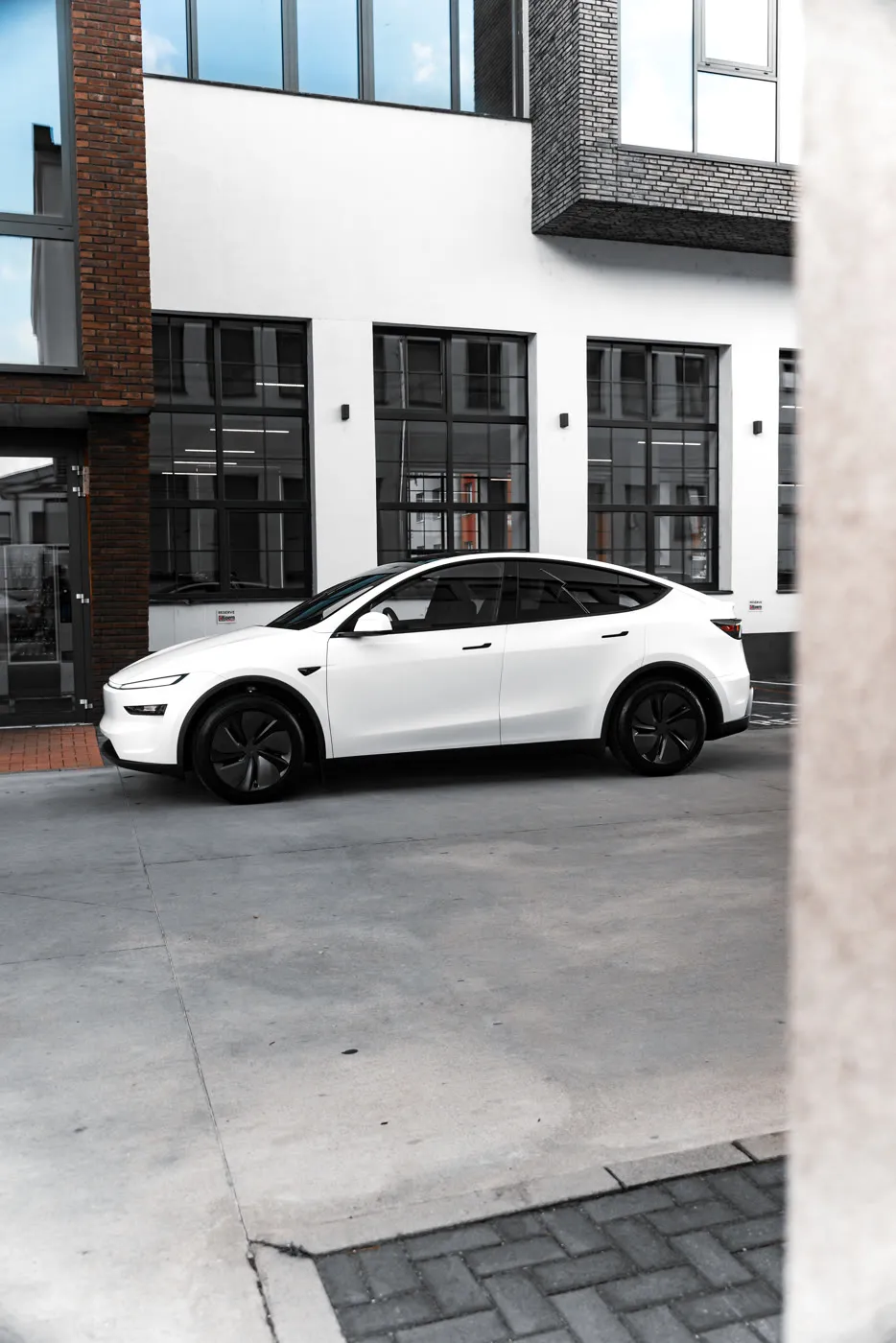 TESLA MODEL Y - asset 18